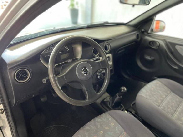 CHEVROLET - CELTA - 2003/2003 - Prata - R$ 18.900,00
