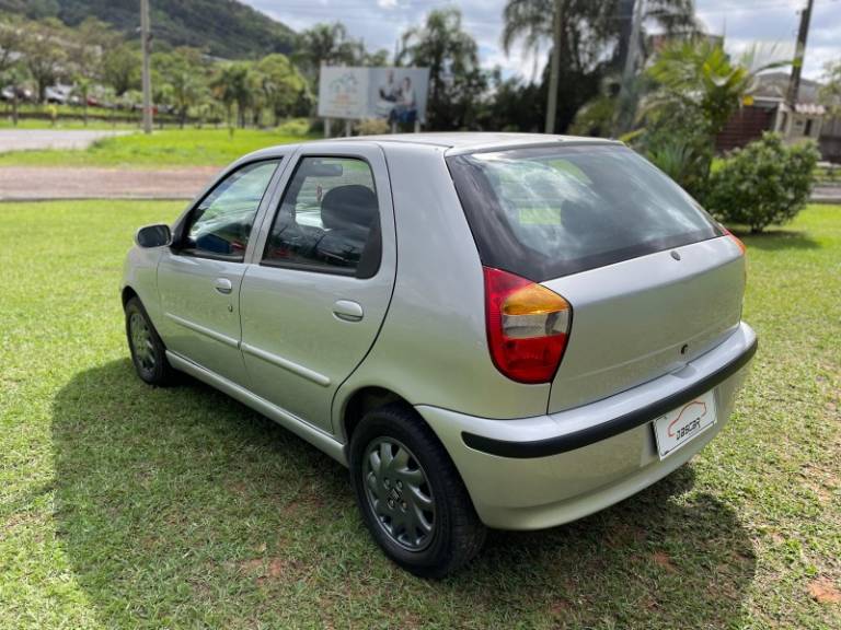 FIAT - PALIO - 2003/2004 - Prata - R$ 21.900,00