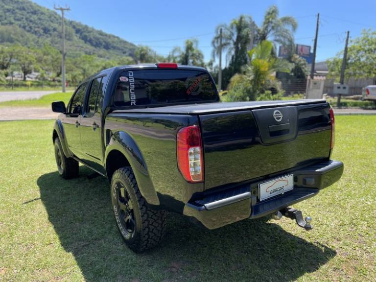 NISSAN - FRONTIER - 2009/2010 - Preta - R$ 102.900,00