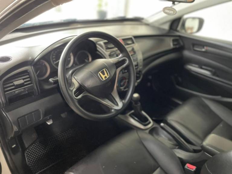 HONDA - CITY - 2012/2013 - Branca - R$ 51.900,00