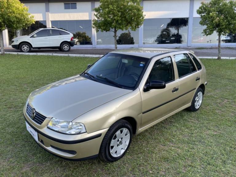 VOLKSWAGEN - GOL - 2000/2001 - Dourada - R$ 18.900,00