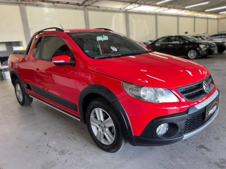 VOLKSWAGEN - SAVEIRO - 2011/2012 - Vermelha - R$ 52.900,00