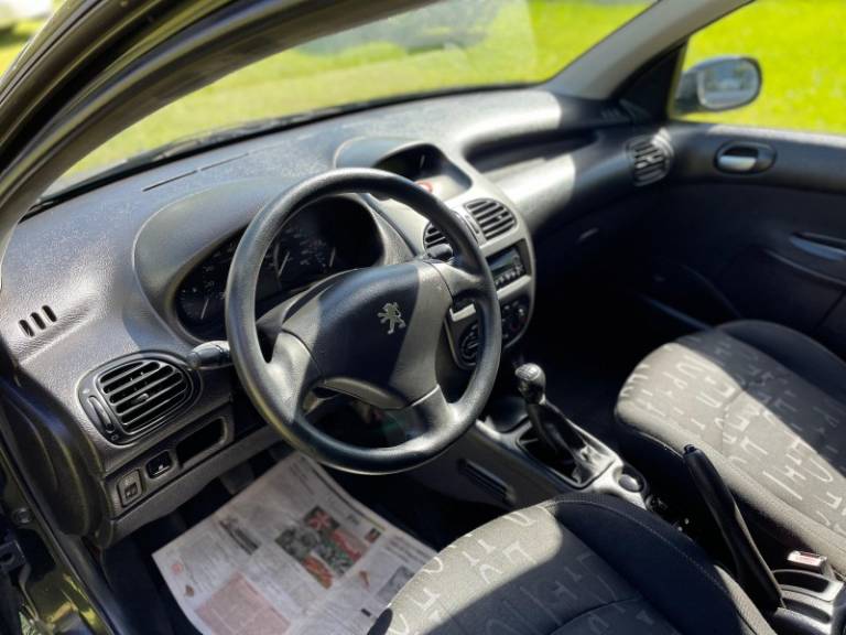 PEUGEOT - 206 - 2005/2005 - Preta - R$ 18.900,00