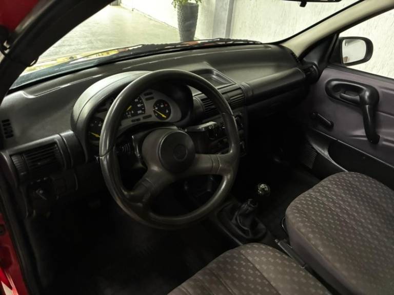 CHEVROLET - CORSA - 1999/1999 - Vermelha - R$ 15.900,00