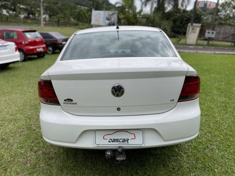 VOLKSWAGEN - VOYAGE - 2009/2010 - Branca - R$ 28.900,00