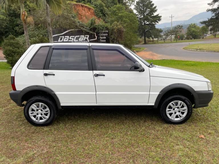 FIAT - UNO - 2013/2013 - Branca - R$ 30.900,00
