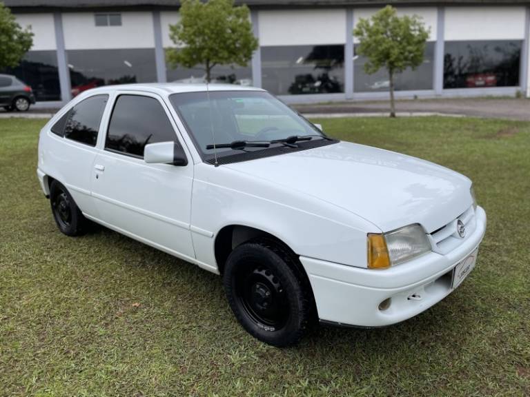 CHEVROLET - KADETT - 1996/1997 - Branca - R$ 15.900,00