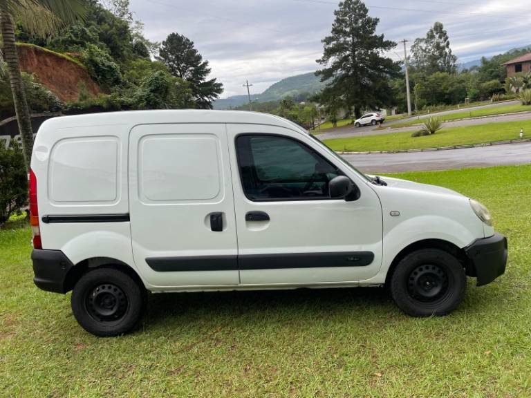 RENAULT - KANGOO - 2013/2013 - Branca - R$ 35.900,00