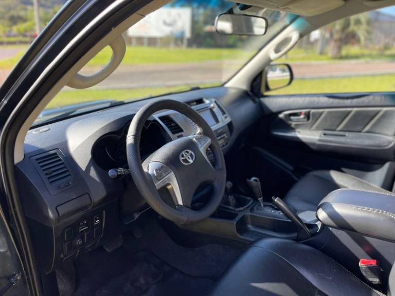 TOYOTA - HILUX - 2014/2014 - Azul - R$ 138.900,00
