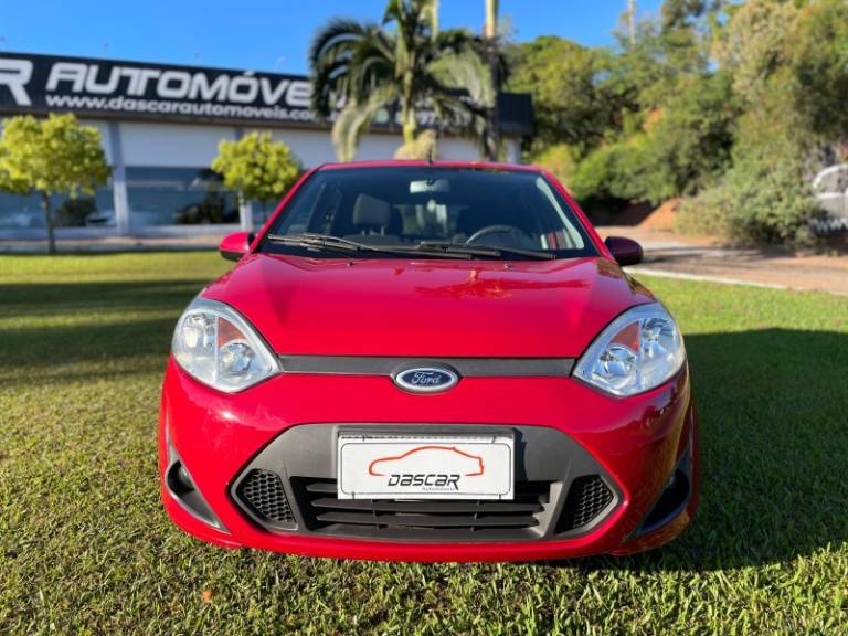 FORD - FIESTA - 2013/2014 - Vermelha - R$ 33.900,00