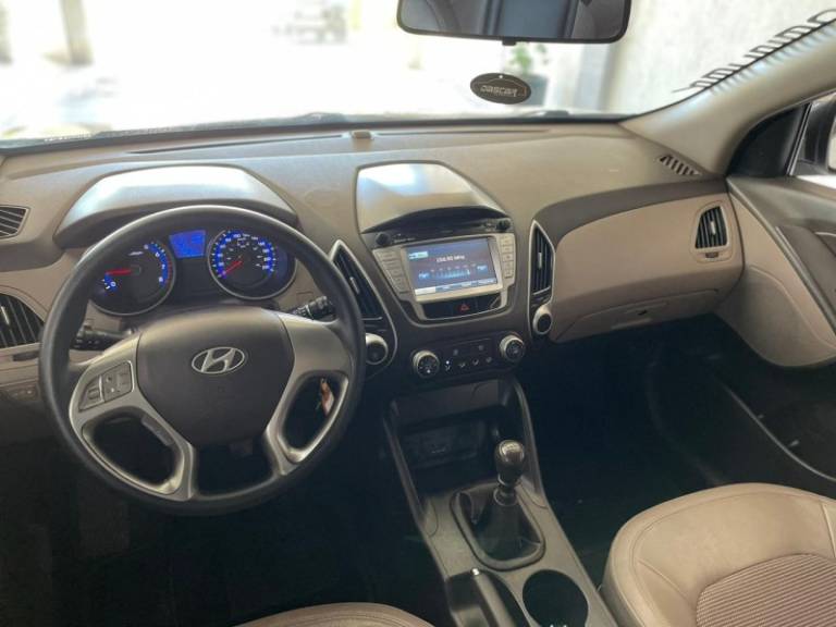 HYUNDAI - IX35 - 2011/2012 - Branca - R$ 65.900,00