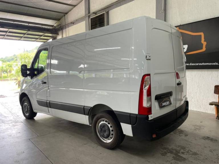 RENAULT - MASTER - 2013/2014 - Branca - R$ 107.900,00