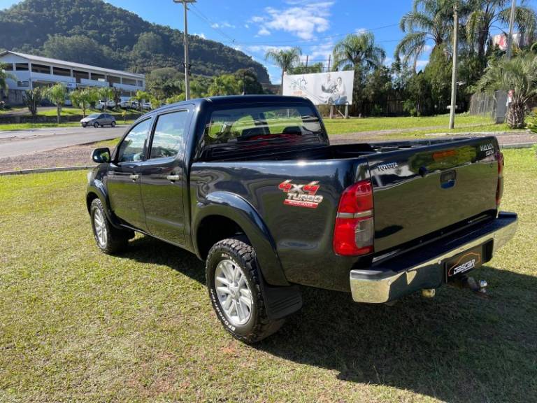 TOYOTA - HILUX - 2014/2014 - Azul - R$ 138.900,00