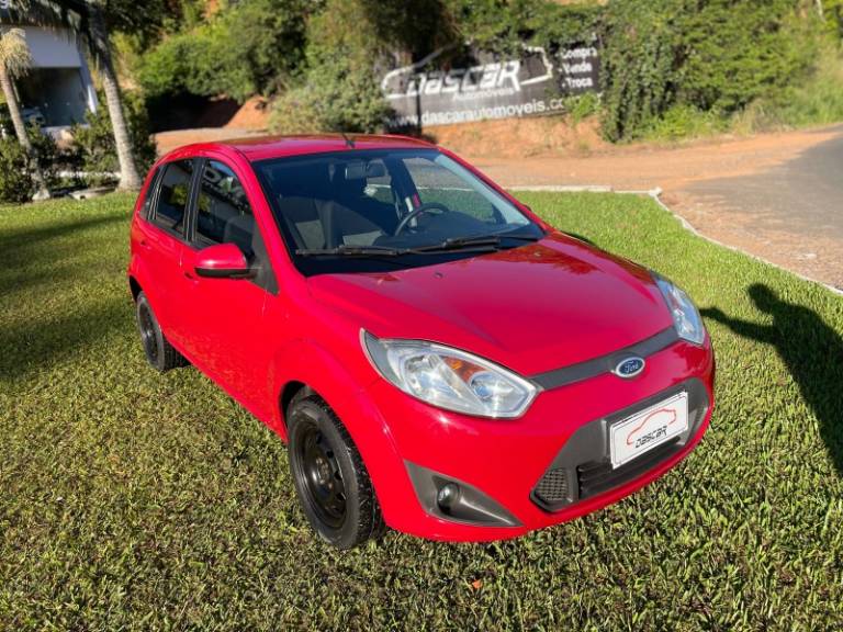 FORD - FIESTA - 2013/2014 - Vermelha - R$ 33.900,00