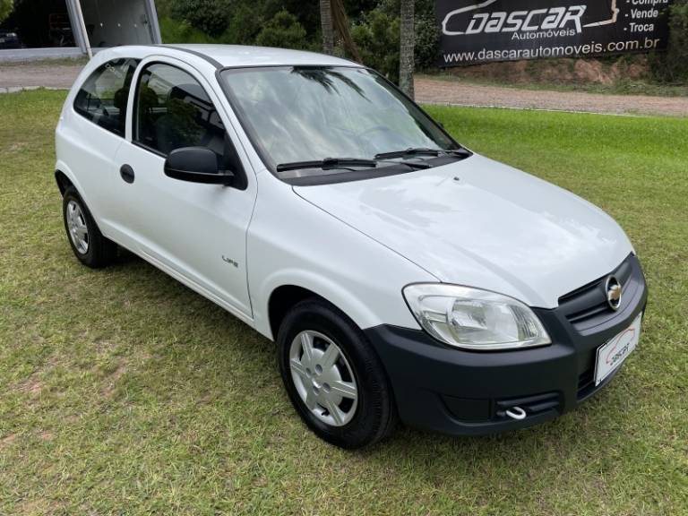 CHEVROLET - CELTA - 2010/2011 - Branca - R$ 21.900,00