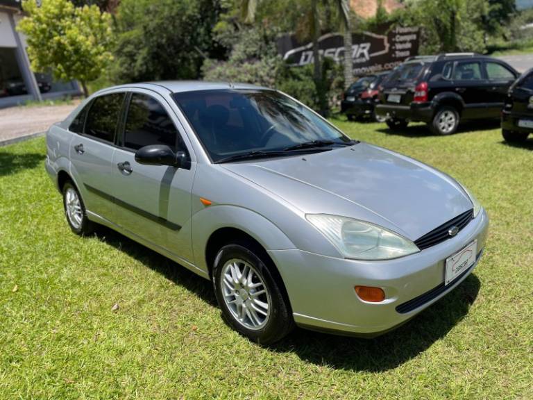 FORD - FOCUS - 2003/2003 - Prata - R$ 23.900,00