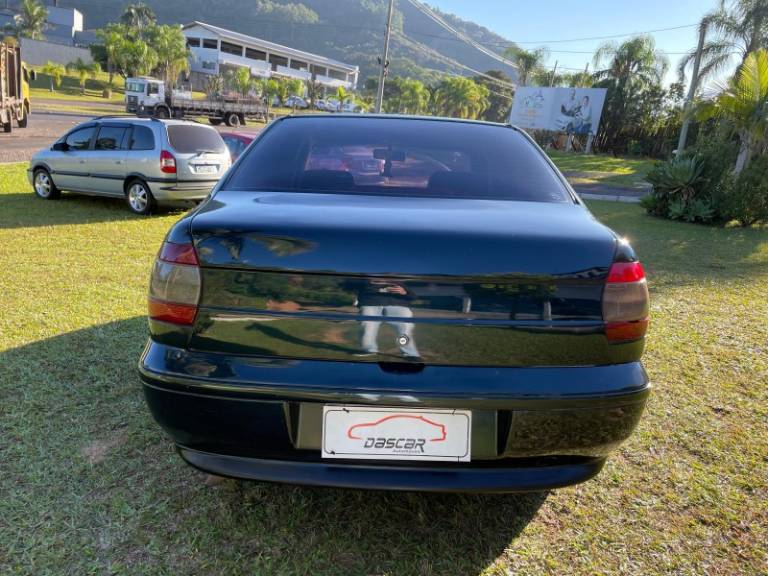 FIAT - SIENA - 1998/1999 - Verde - R$ 14.900,00