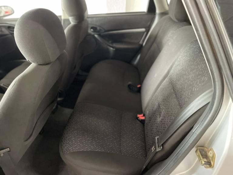 FORD - FOCUS - 2008/2008 - Prata - R$ 29.900,00