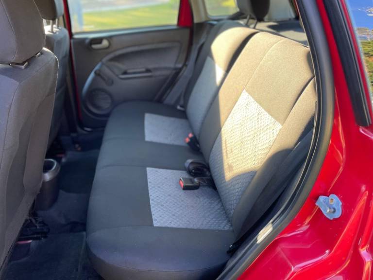 FORD - FIESTA - 2013/2014 - Vermelha - R$ 33.900,00