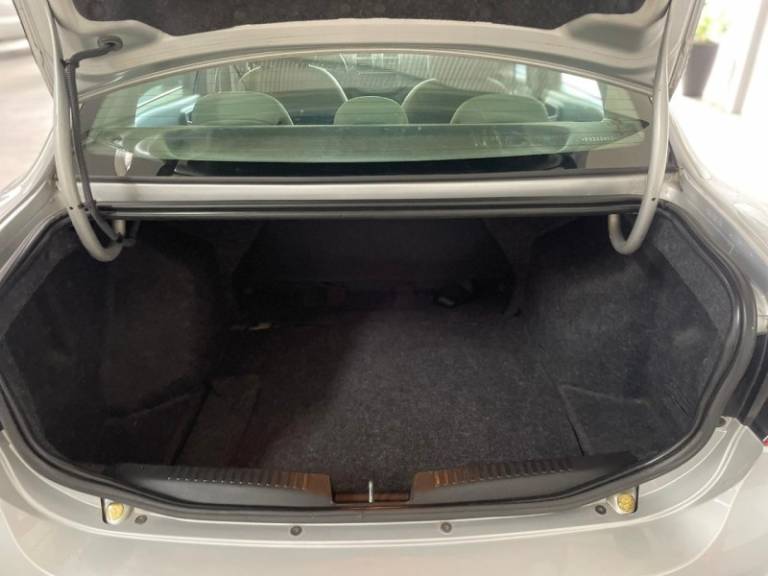 FIAT - GRAND SIENA - 2014/2015 - Prata - R$ 41.900,00