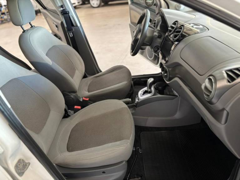FIAT - PALIO - 2012/2013 - Branca - R$ 37.900,00