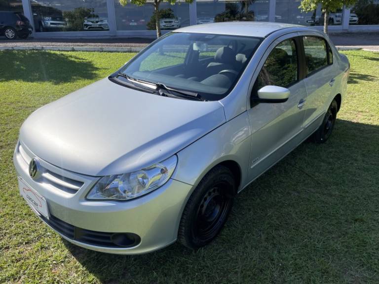 VOLKSWAGEN - VOYAGE - 2010/2011 - Prata - R$ 34.900,00