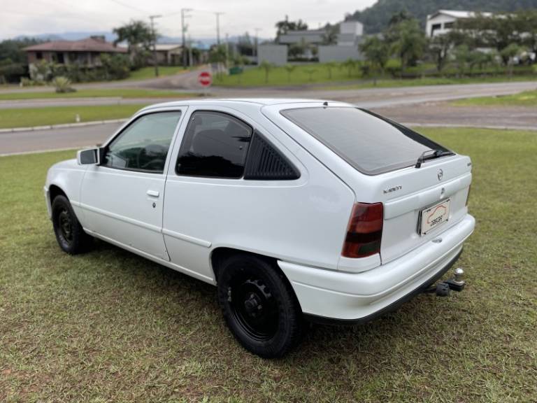 CHEVROLET - KADETT - 1996/1997 - Branca - R$ 15.900,00