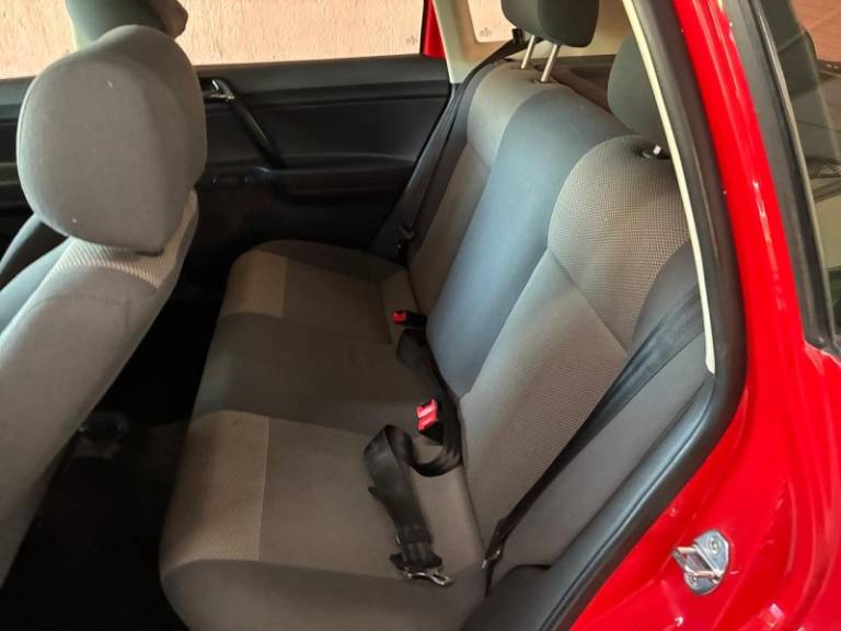 VOLKSWAGEN - POLO - 2006/2007 - Vermelha - R$ 37.900,00