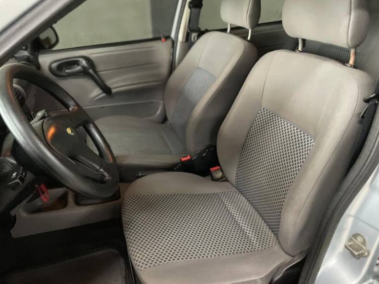 CHEVROLET - CLASSIC - 2010/2011 - Prata - R$ 30.900,00