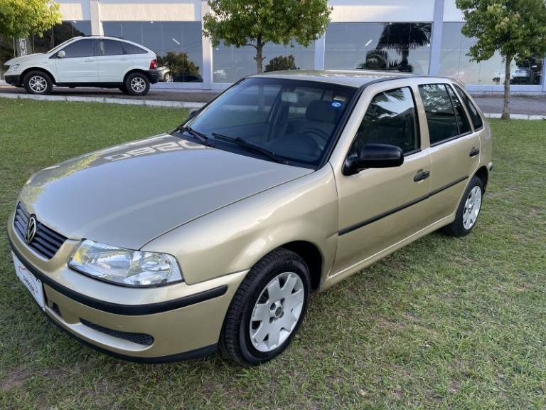 VOLKSWAGEN - GOL - 2000/2001 - Dourada - R$ 18.900,00