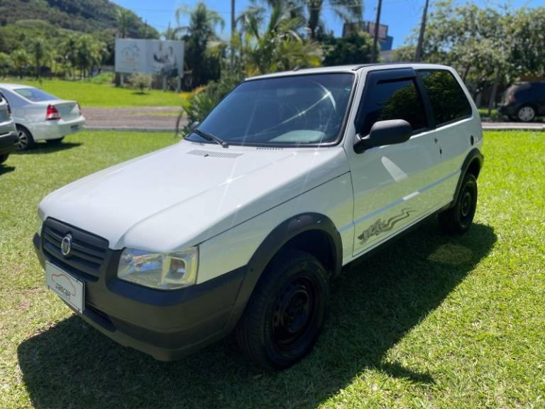 FIAT - UNO - 2013/2013 - Branca - R$ 26.900,00