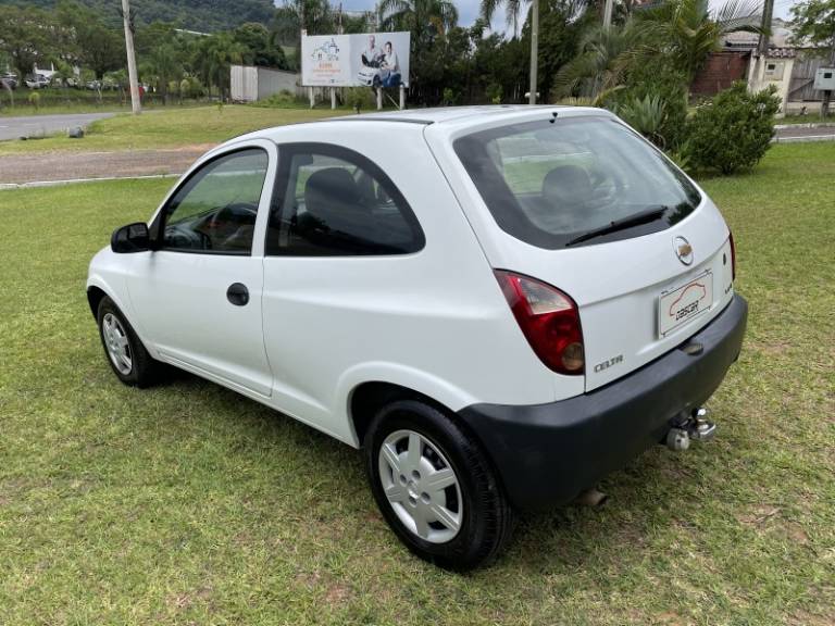 CHEVROLET - CELTA - 2010/2011 - Branca - R$ 21.900,00