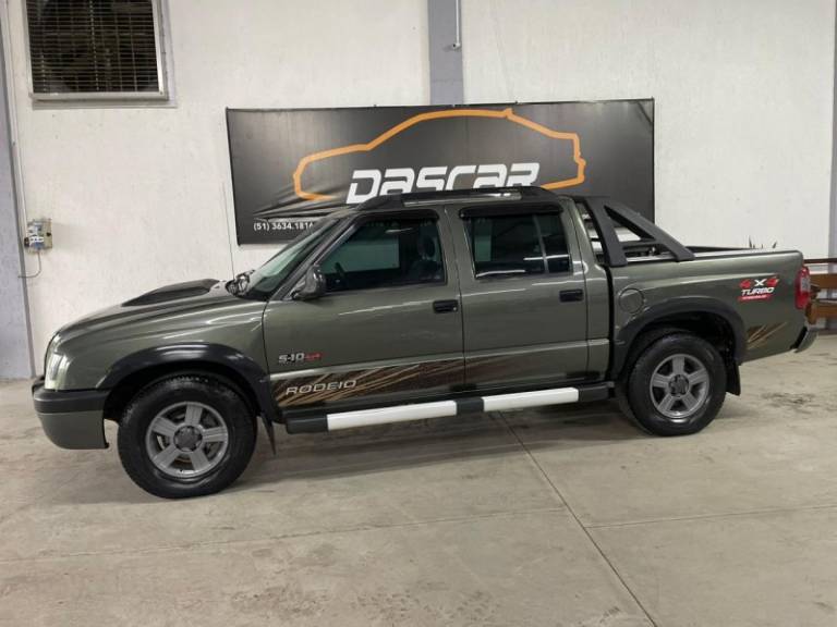 CHEVROLET - S10 - 2011/2011 - Verde - R$ 84.900,00