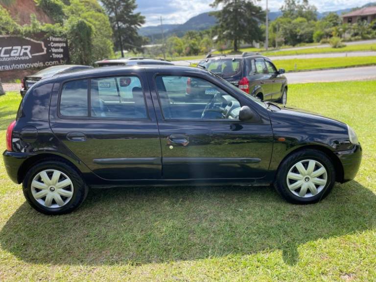 RENAULT - CLIO - 2001/2001 - Preta - R$ 15.900,00