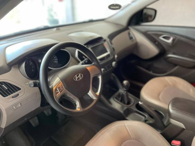 HYUNDAI - IX35 - 2011/2012 - Branca - R$ 65.900,00