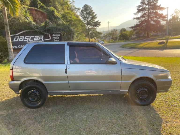FIAT - UNO - 2005/2006 - Cinza - R$ 17.900,00