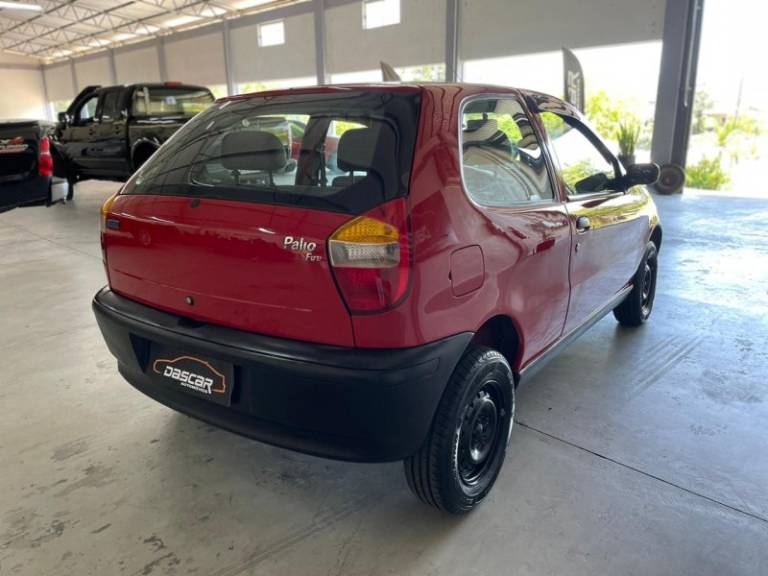 FIAT - PALIO - 2004/2005 - Vermelha - R$ 16.900,00