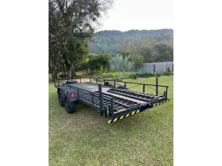 REBOQUES - VTAVTR 2 EIXOS - 2025/2025 - Preta - R$ 15.900,00