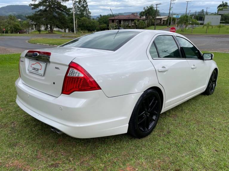 FORD - FUSION - 2011/2012 - Branca - R$ 49.900,00