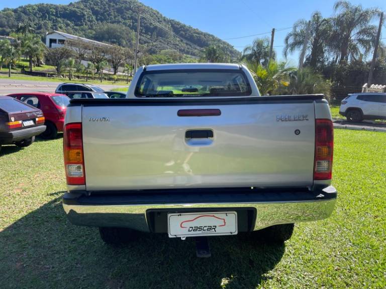 TOYOTA - HILUX - 2010/2011 - Prata - R$ 103.900,00