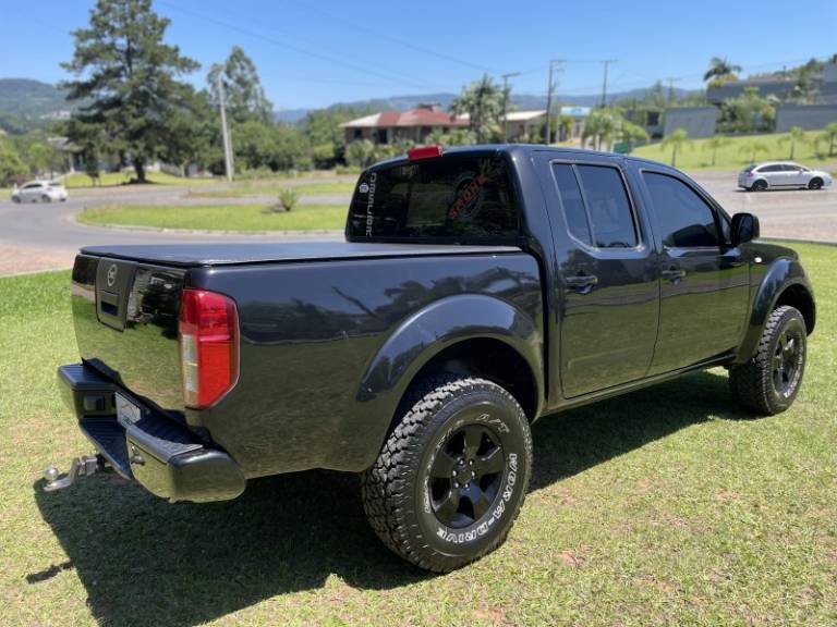 NISSAN - FRONTIER - 2009/2010 - Preta - R$ 102.900,00