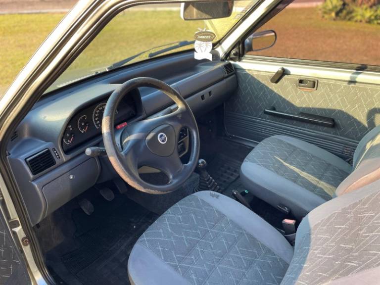 FIAT - UNO - 2005/2006 - Cinza - R$ 17.900,00