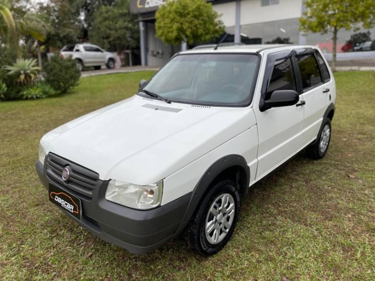 FIAT - UNO - 2013/2013 - Branca - R$ 30.900,00