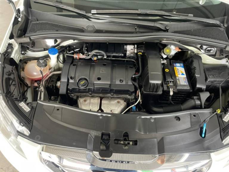 PEUGEOT - 2008 - 2017/2017 - Branca - R$ 55.900,00