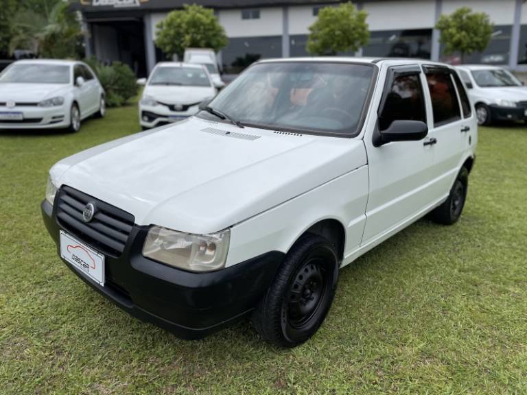 FIAT - UNO - 2007/2008 - Branca - R$ 19.900,00