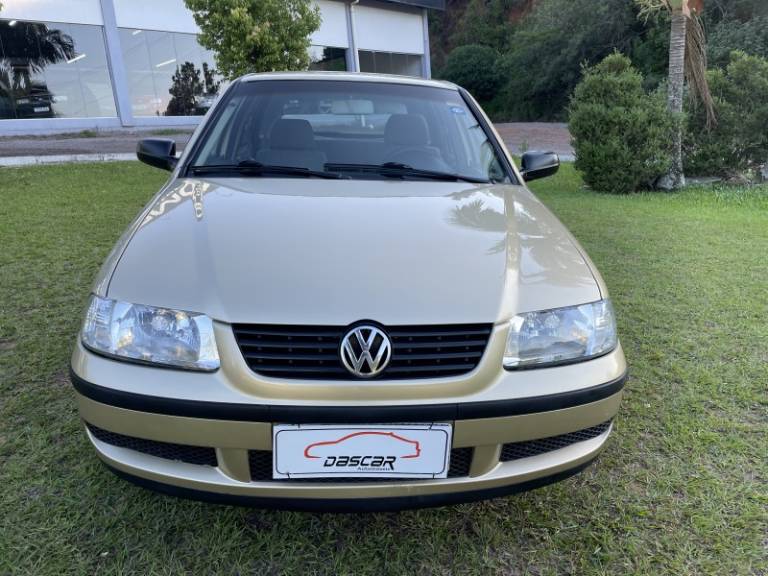 VOLKSWAGEN - GOL - 2000/2001 - Dourada - R$ 18.900,00