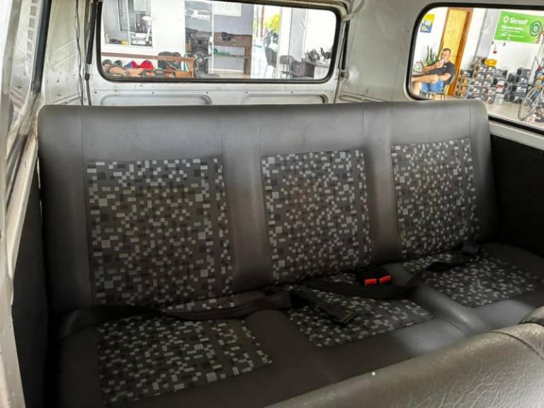 VOLKSWAGEN - KOMBI - 2010/2010 - Branca - R$ 42.900,00