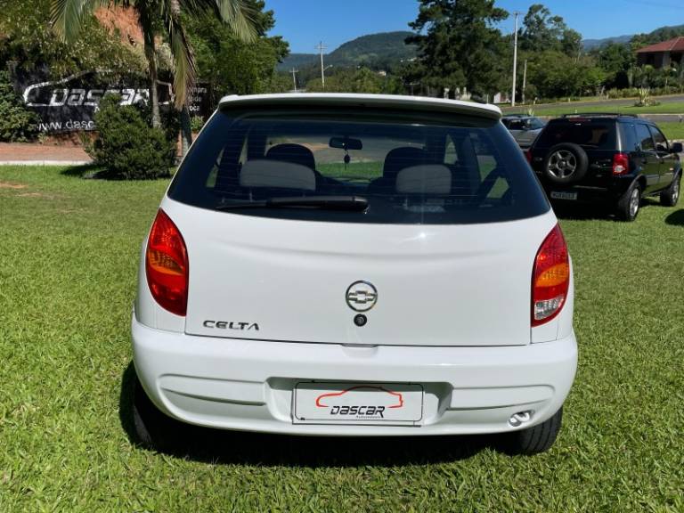 CHEVROLET - CELTA - 2004/2005 - Branca - R$ 16.900,00