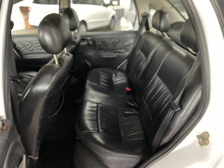 CHEVROLET - CORSA - 2002/2003 - Branca - R$ 23.900,00
