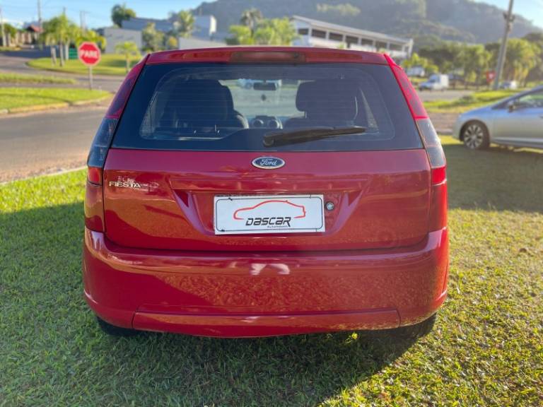 FORD - FIESTA - 2013/2014 - Vermelha - R$ 33.900,00